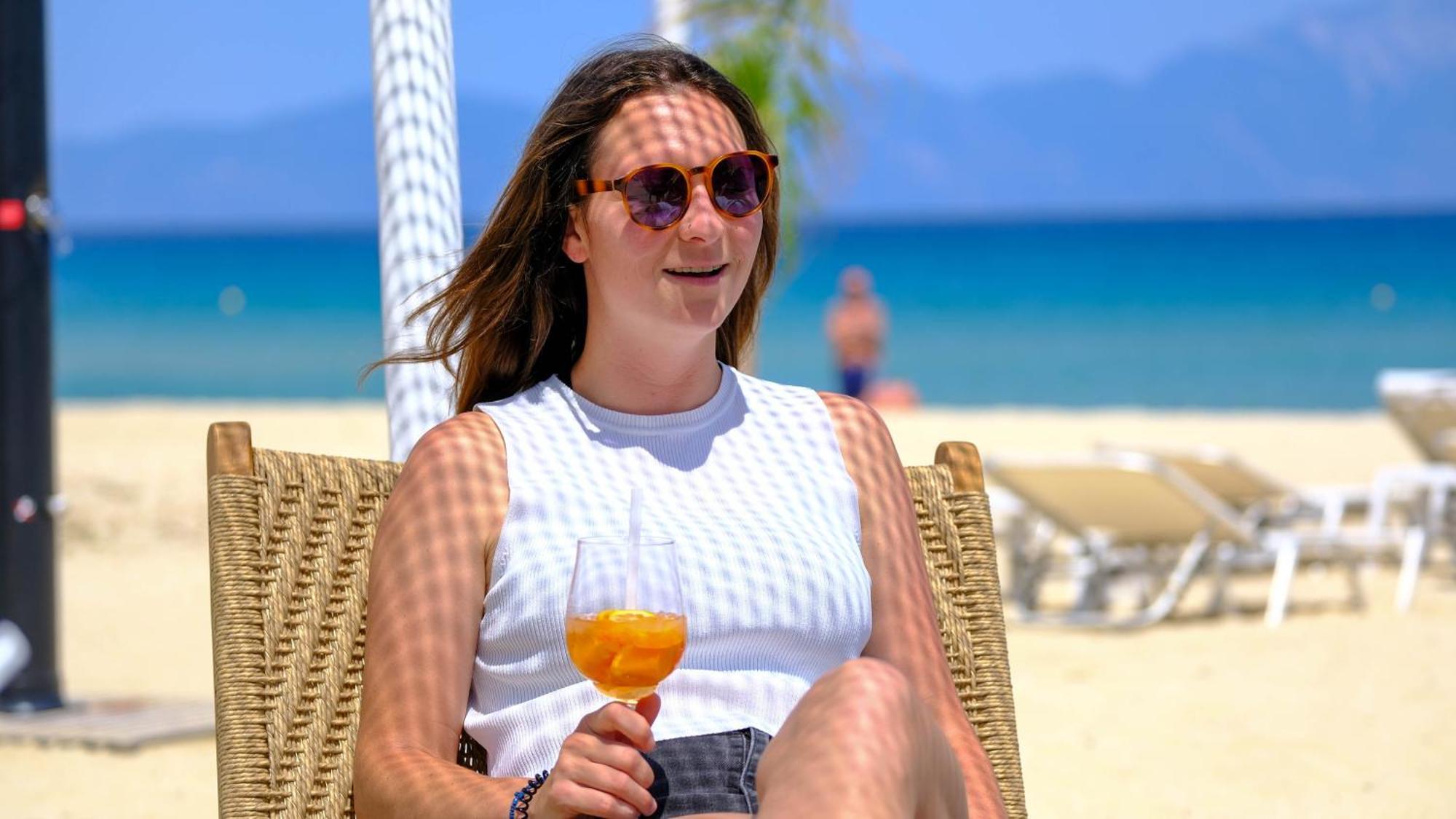 Cocoon Hotel-Beach Bar Сарти Экстерьер фото